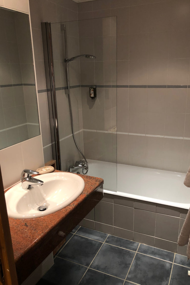I hate these weird shower glass things